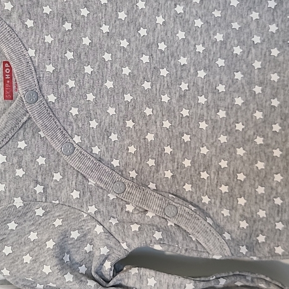 Skip Hop Bodysuits - Picture 4 of 5